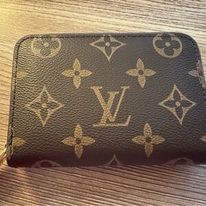 Brown zippy coin wallet NWOT